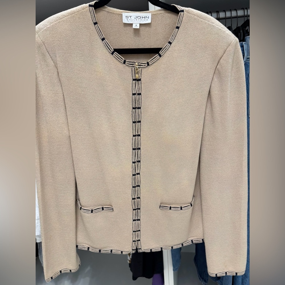 ST. JOHN COLLECTION Elegant Cream Jacket with Black Trim